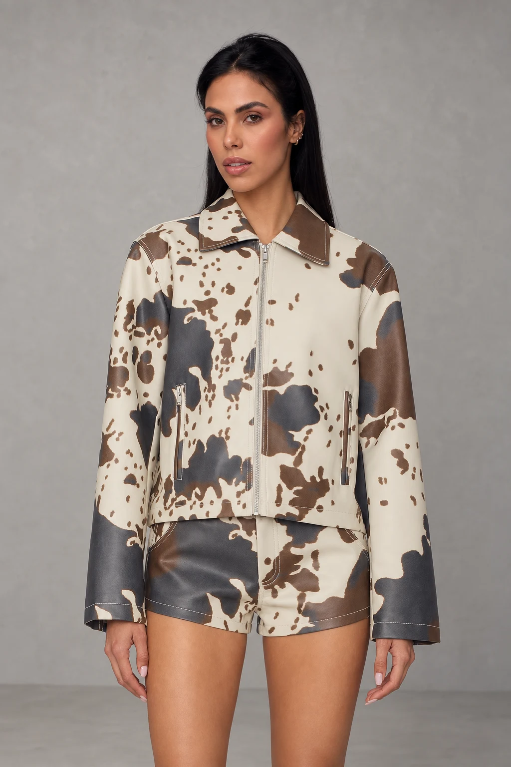 Clara Jacket · Cow Print · Vista 2
