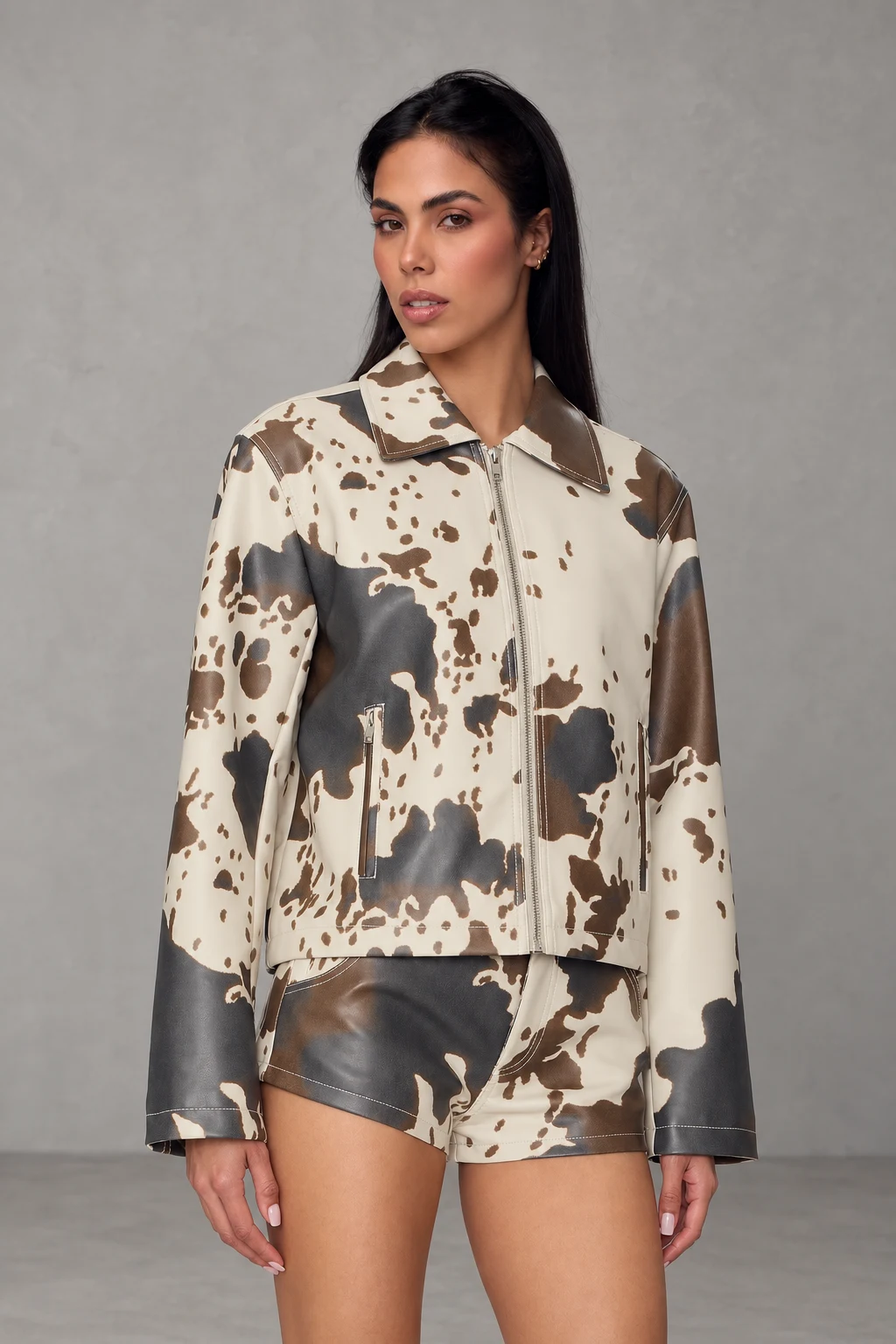 Clara Jacket · Cow Print · Vista 3